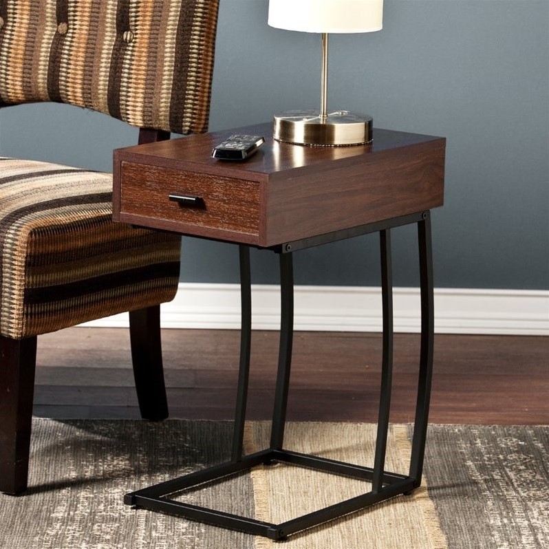 Southern Enterprises Porten Side Table With Power And USB In Walnut   656753 L 